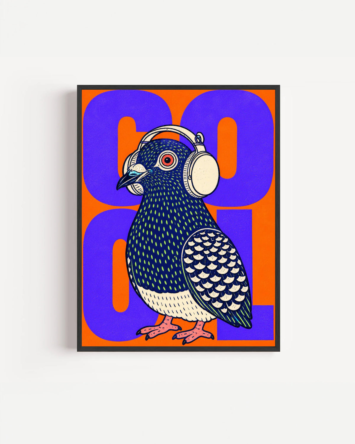 Poster Animali da Disco – Piccione in cornice nera: un piccione con le cuffie su fondo viola e blu.