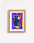 Poster Animali da Disco – Piccione in cornice rovere: un piccione con le cuffie su fondo viola e blu.