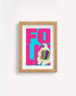 Poster Animali da Disco – Orso in cornice rovere: un orso polare che suona la fisarmonica, su fondo rosa e ciano.