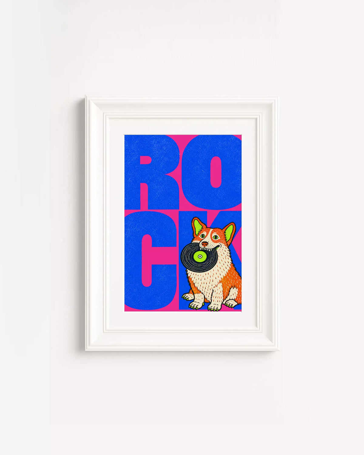 Poster Animali da Disco – Cane 1 in cornice bianca: un cane corgi con un disco, su fondo blu.