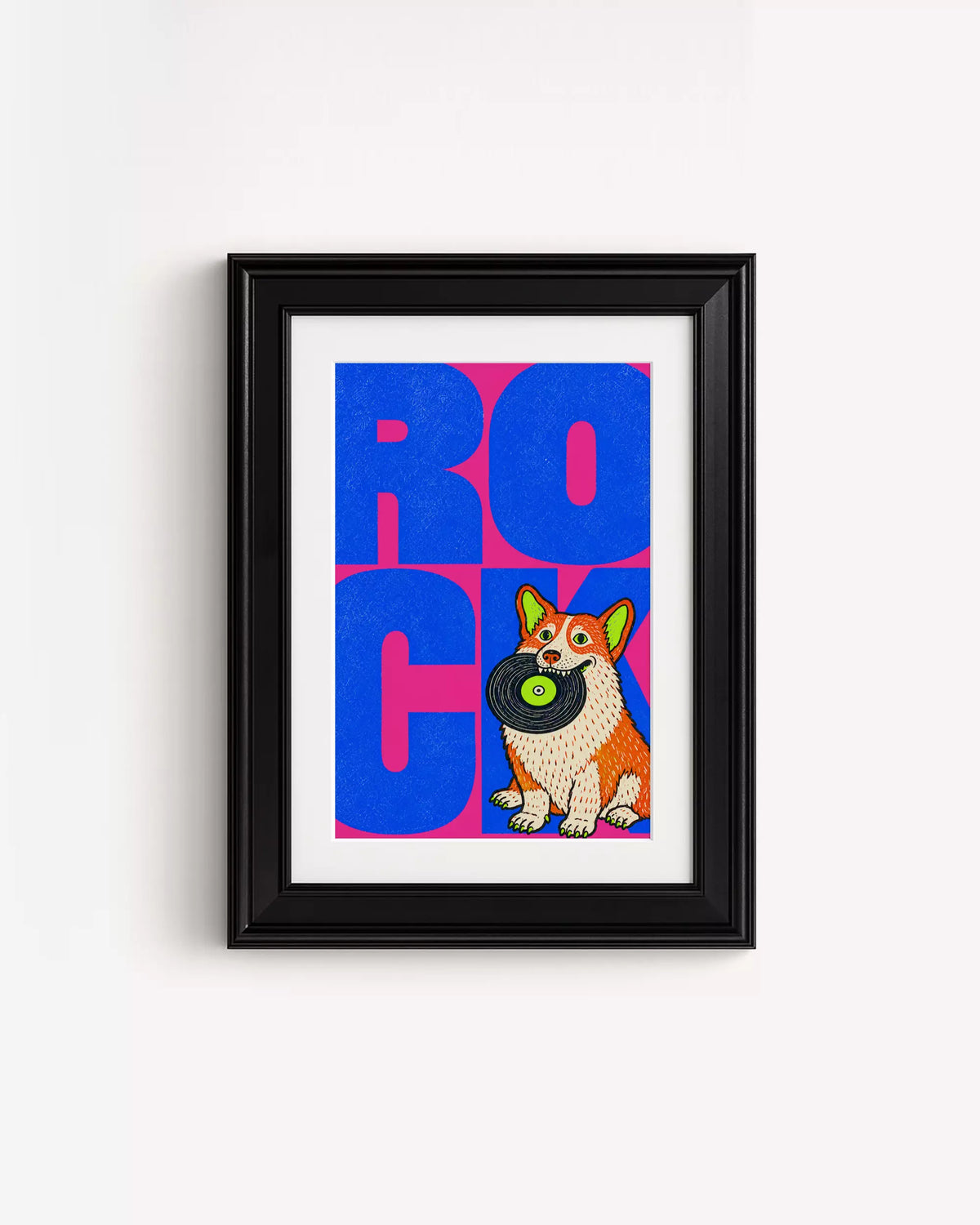 Poster Animali da Disco – Cane 1 in cornice nera: un cane corgi con un disco, su fondo blu.